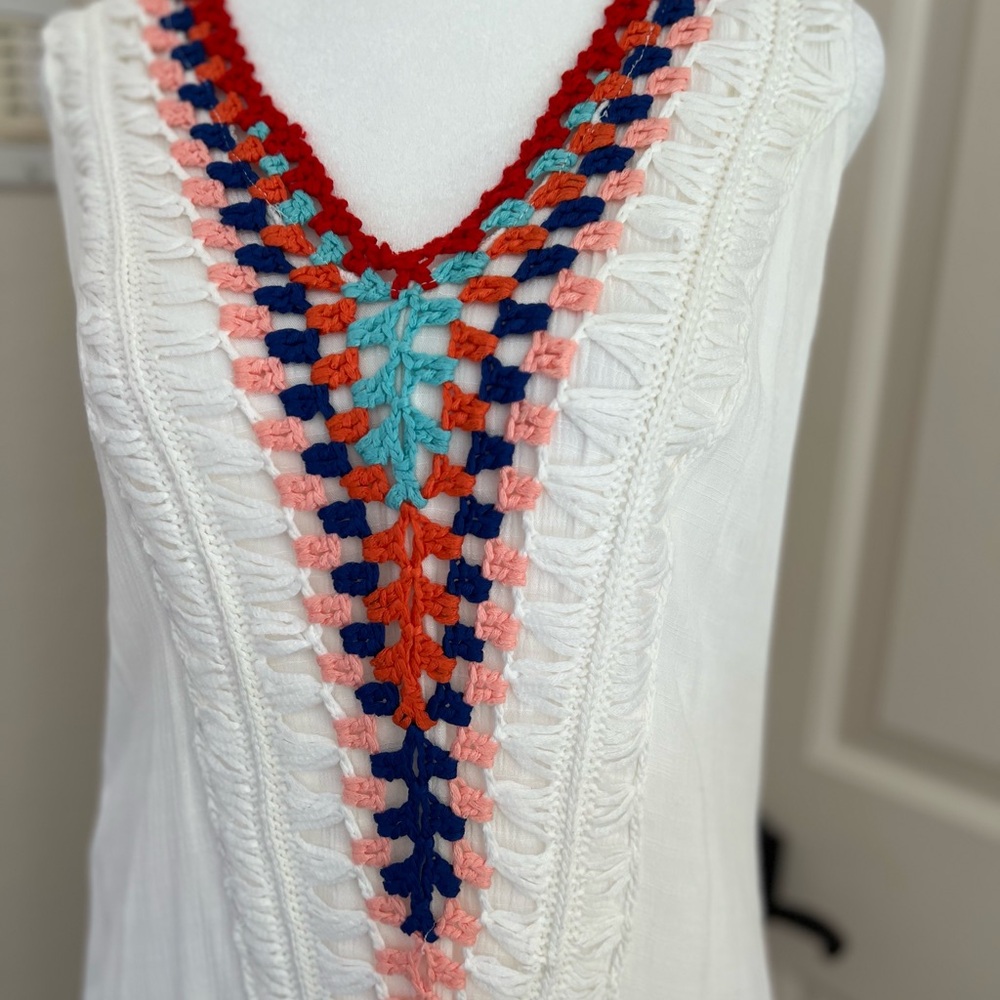 Venus gauze with colored embroidered detail. Asymmetrical hem. - Picture 2 of 5